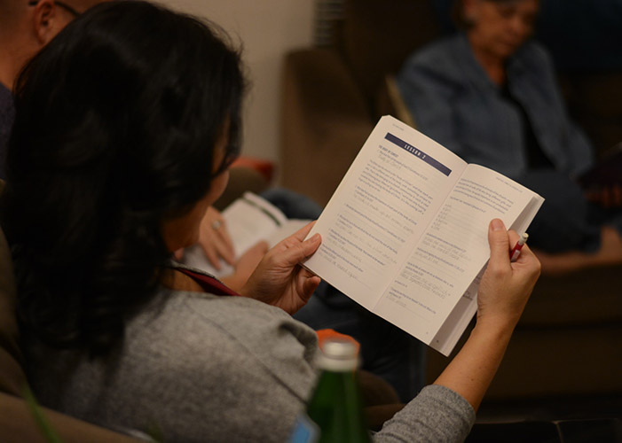 20181204-ministries-bodyimages-church-small-group-men-women-going-through-lesson-together