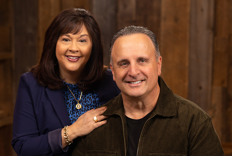 20220615-Pastor_John_and_Michelle-17R-web